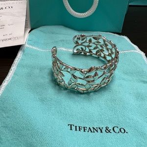 Tiffany & Co Narrow Olive Leaf Cuff in Sterling Silver Paloma Picasso collection